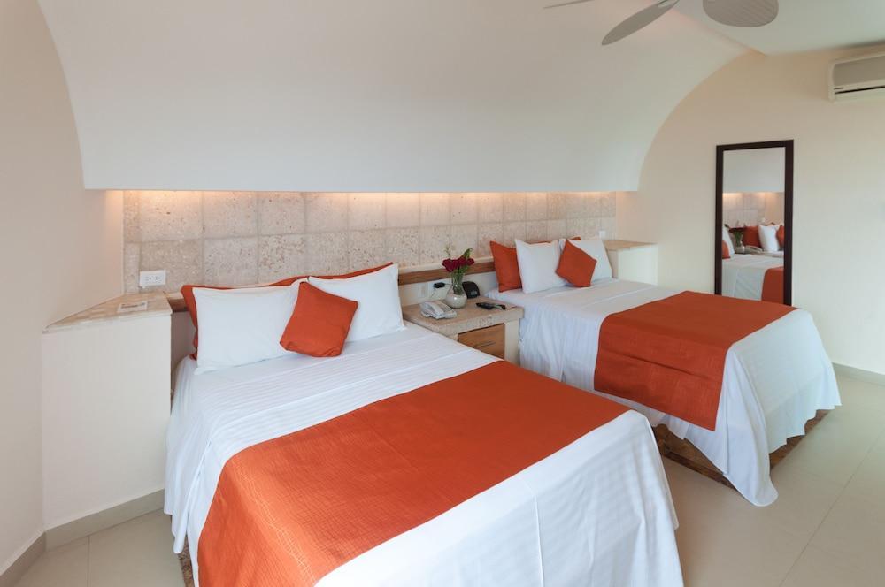 Artisan Playa Esmeralda Family Beach Hotel Playa Chachalacas Exterior photo