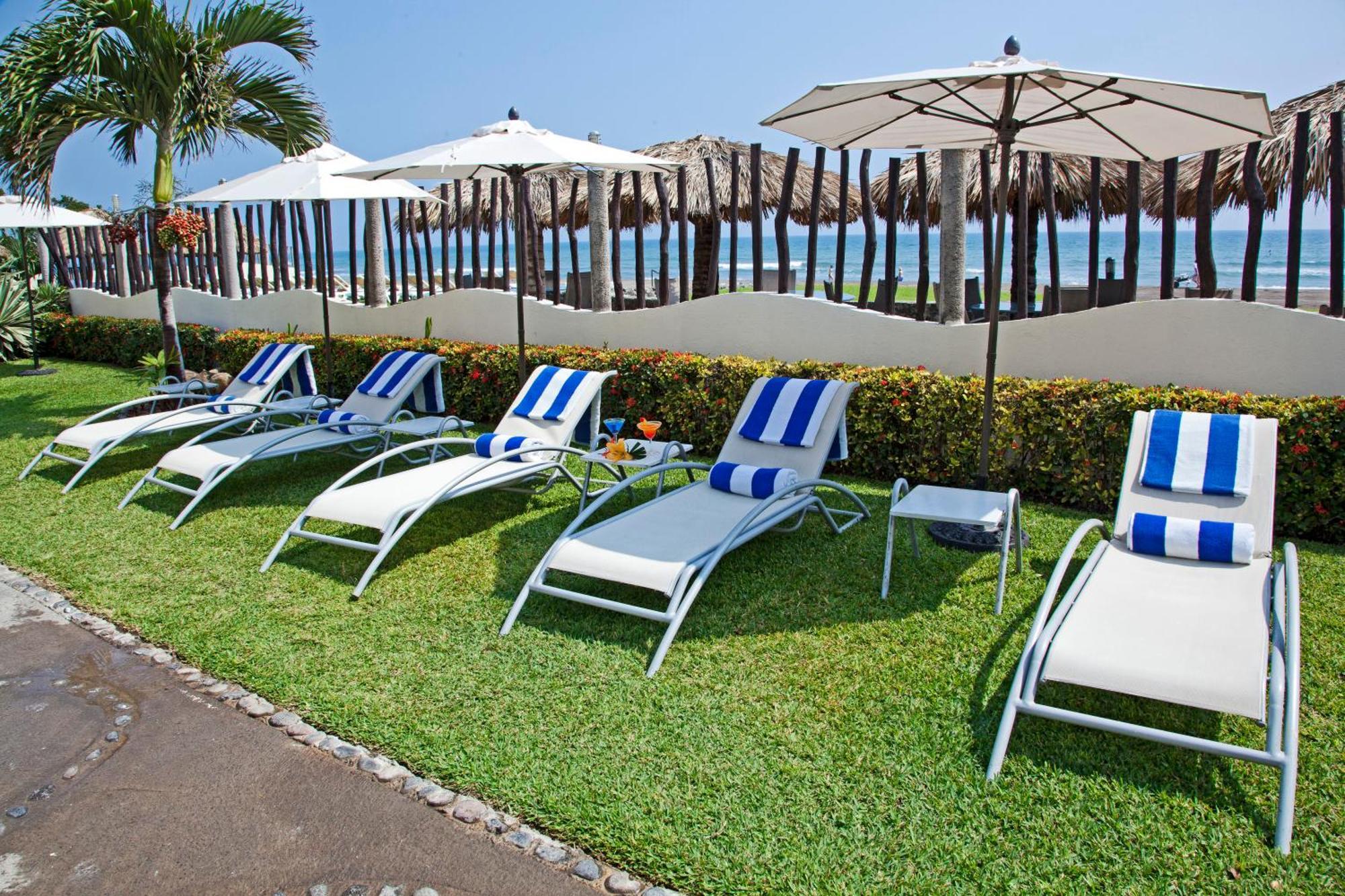Artisan Playa Esmeralda Family Beach Hotel Playa Chachalacas Exterior photo