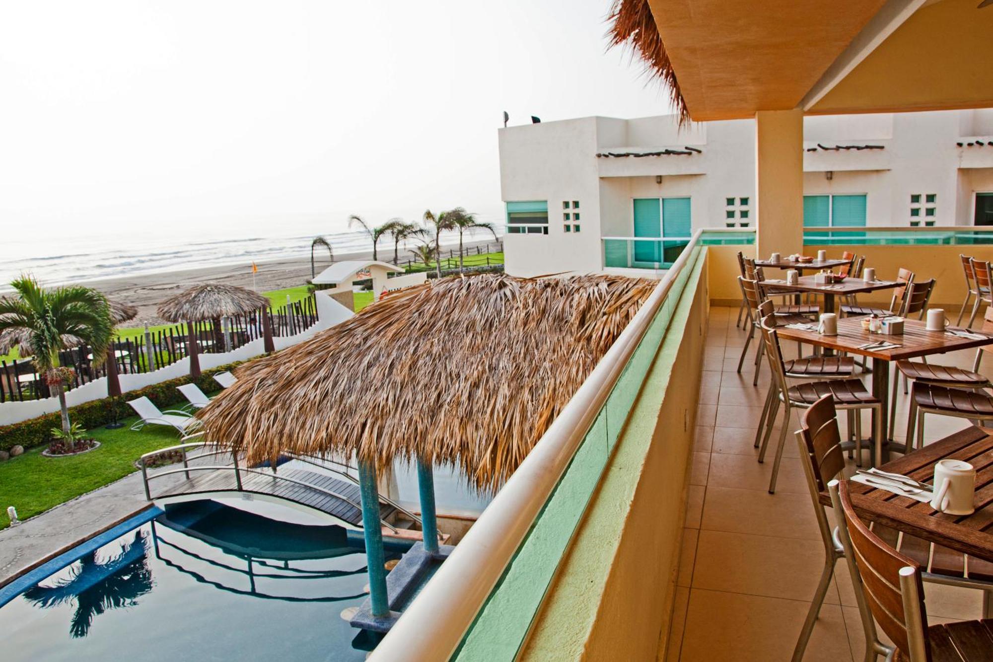 Artisan Playa Esmeralda Family Beach Hotel Playa Chachalacas Exterior photo